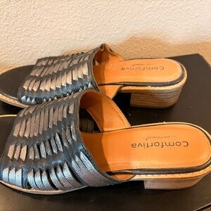 Comfortiva Black and Silver Slip-On Sandals with Woven Design